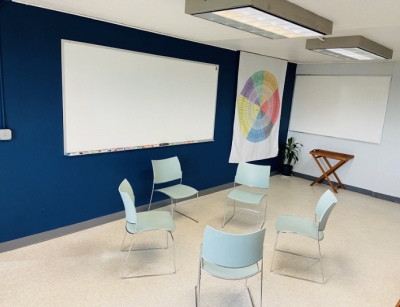 Group room with chairs and a white board